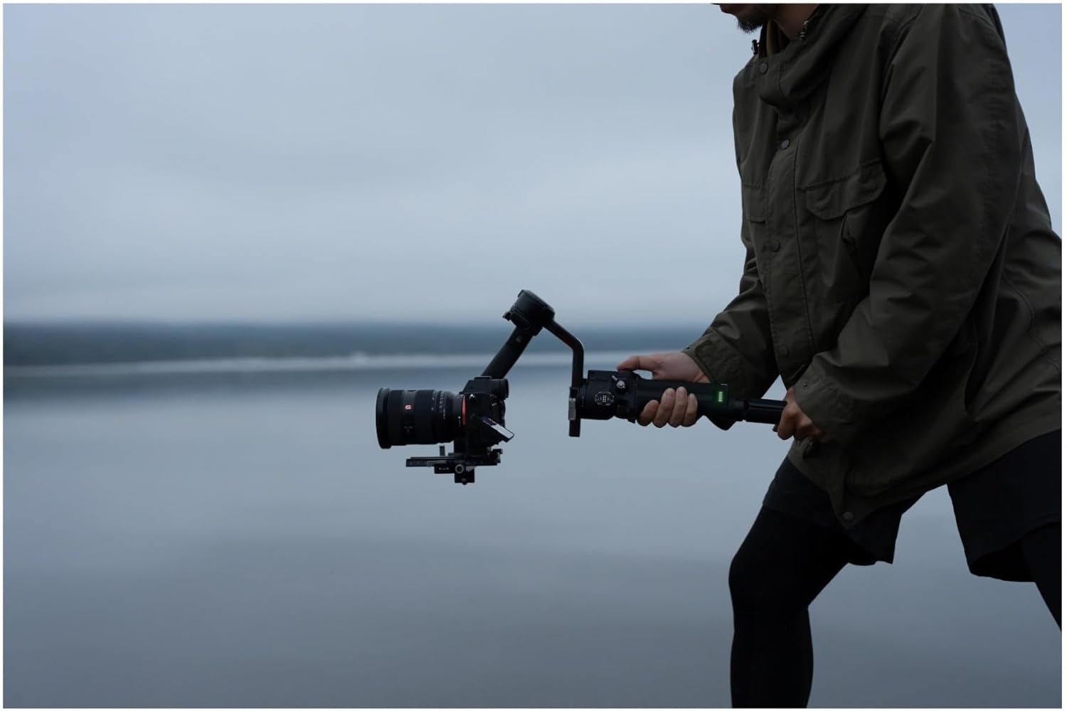 Alpha 7 V Full-Frame Hybrid Mirrorless Camera: 30Fps Blackout-Free Shooting, AI Autofocus, 5-Axis In-Body Stabilization (Body Only)