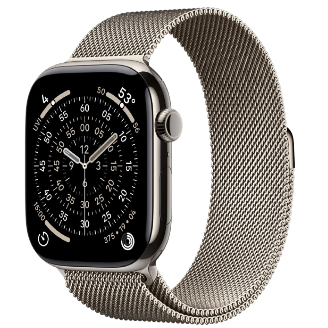Apple Watch de titanio con correa Milanese plateada en perspectiva, mostrando su corona digital y una esfera de cronógrafo detallada de alta precisión.