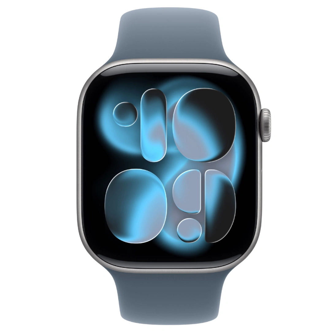 Vista frontal del Apple Watch con caja de titanio y correa deportiva azul, mostrando su pantalla de borde a borde con una esfera dinámica y moderna.