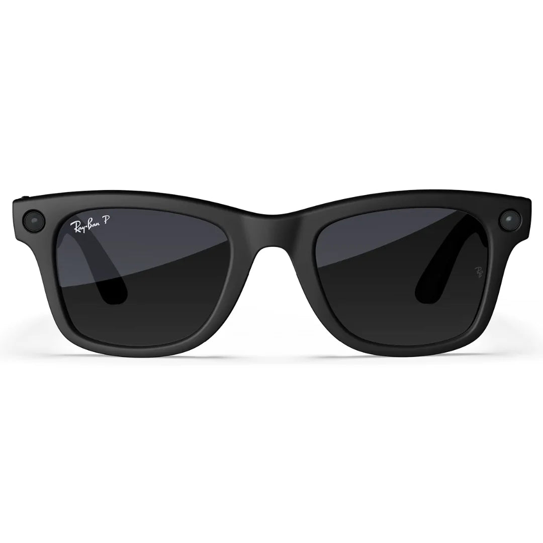 Primer plano frontal de las gafas de sol inteligentes Ray-Ban Meta Wayfarer (Gen 2) con montura negra mate y lentes oscuras polarizadas.