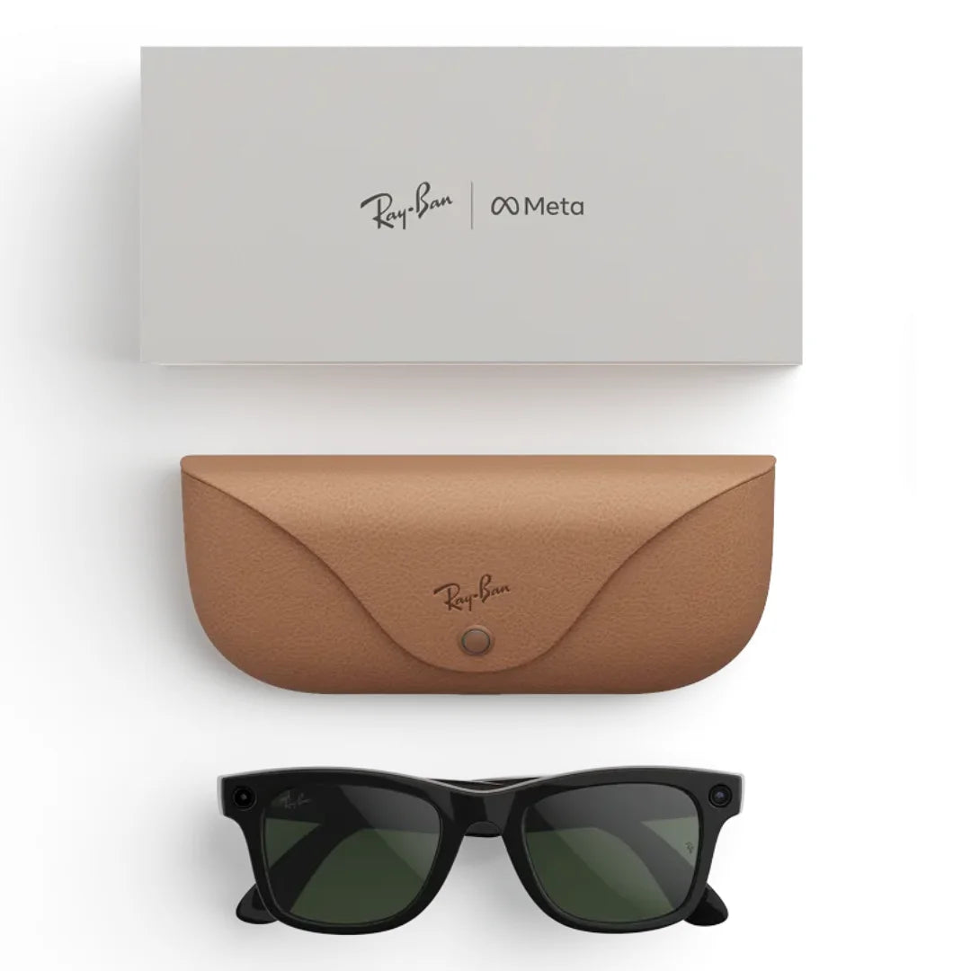 Contenido de la caja de las Ray-Ban Meta Wayfarer: gafas negras con lentes verdes, estuche de carga marrón claro y la caja de la marca Ray-Ban y Meta.